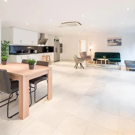 Apartment Marble In The Center Of